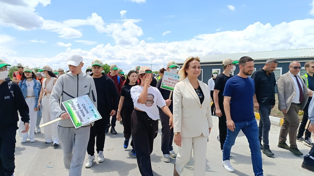 Öğrenciler geri dönüşüm tesisini gezerek atıkların yeniden dönüştürülmesini inceledi