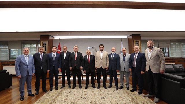 Başkan Büyükkılıç, 8 ilçe belediye başkanıyla istişare toplantısı yaptı