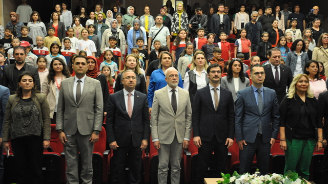 Eskişehir'de öğrenciler Halk Sağlığı Bilgi Yarışması'nda mücadele etti