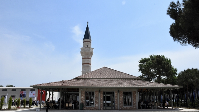 Merhum iş insanı Fahrettin Ulusoy adına Samsun Üniversitesinde yaptırılan cami ibadete açıldı