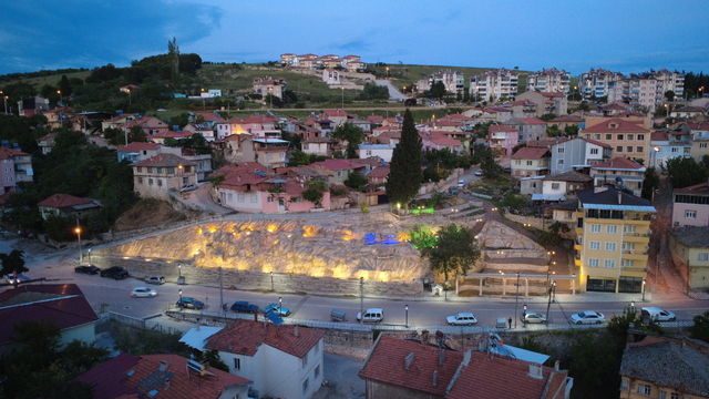 Demirci'de yapay şelale ve yaşam alanı hizmete sunuldu