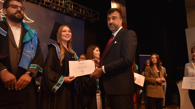 Selçuk Üniversitesi İletişim Fakültesinde mezuniyet töreni yapıldı