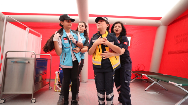 Kırklareli'nde ilkokul öğrencilerine Heimlich manevrası eğitimi verildi