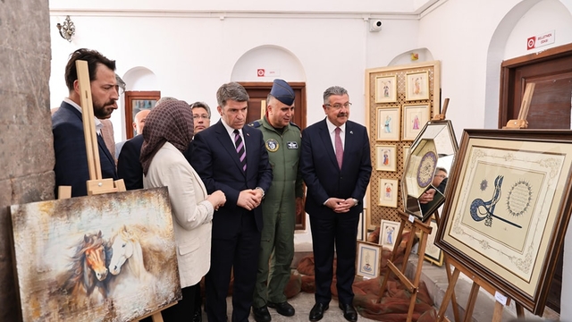 Merzifon Halk Eğitim Merkezinin yıl sonu sergisi açıldı