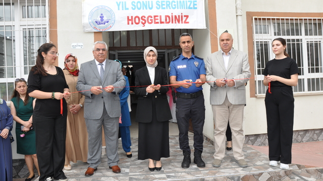 Gümüşhacıköy Halk Eğitim Merkezi yıl sonu sergisi açıldı