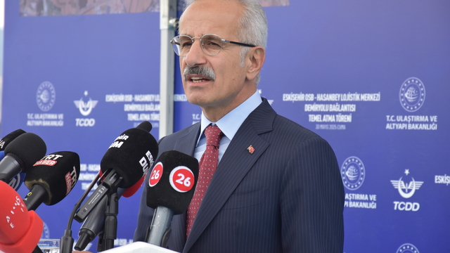 Bakan Uraloğlu, Eskişehir OSB-Hasanbey Lojistik Merkezi demir yolu bağlantısının temel atma töreninde konuştu: