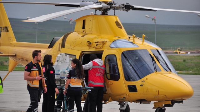 Ambulans helikopter, 1 günlük Çinan bebek için havalandı