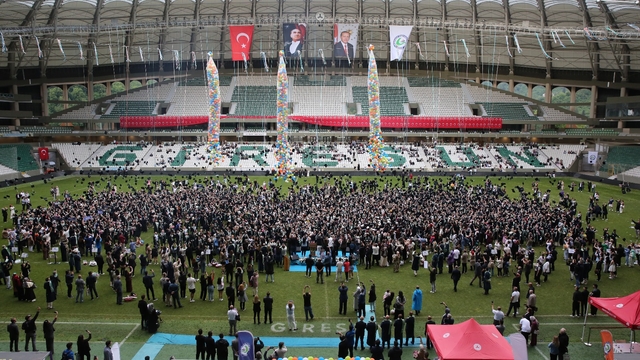Giresun Üniversitesi'nde 5 bin 500 öğrenci mezuniyet heyecanı yaşadı