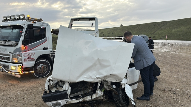 Ankara'da otomobil ile hafif ticari aracın çarpıştığı kazada 1 kişi öldü, 1 kişi yaralandı