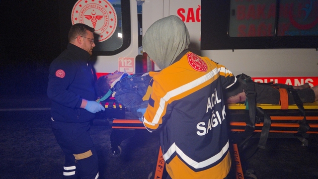 Bursa'da otomobil ile çarpışan motosikletin sürücüsü yaralandı