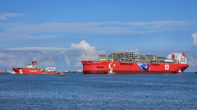 İlk yüzer doğalgaz üretim platformu 'Osman Gazi' Filyos'a ulaştı