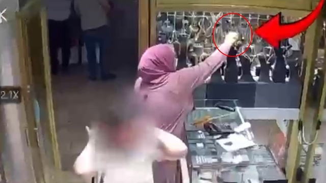 Müşteri gibi geldiği kuyumcu dükkanından altın bileklik çaldı