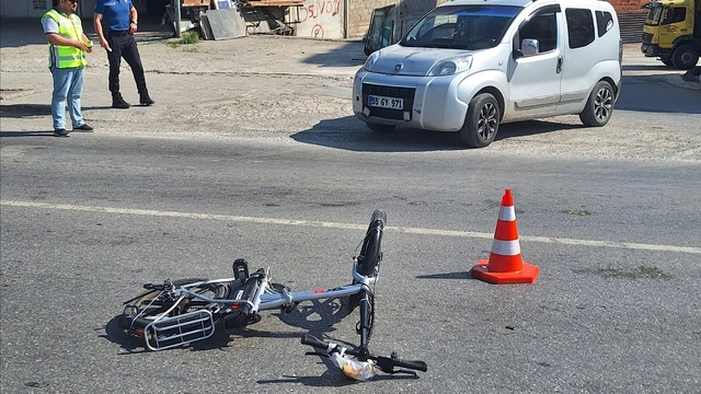 Samsun'da hafif ticari aracın çarptığı elektrikli bisiklet sürücüsü yaralandı