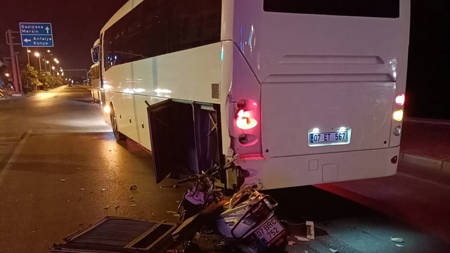Alanya'da midibüsle çarpışan motosikletin sürücüsü öldü
