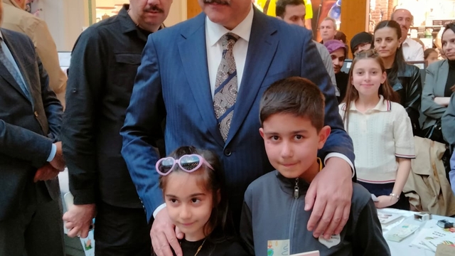 Erzurum'da 120 çocuk yazdıkları ilk kitaplarını imzalarıyla tanıttı