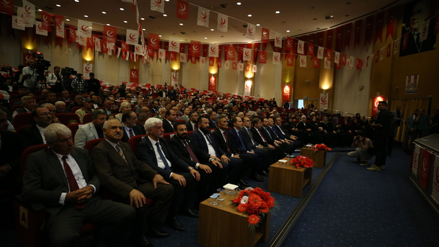 Yeniden Refah Partisi Genel Başkanı Erbakan, partisinin Erzurum kongresinde konuştu: