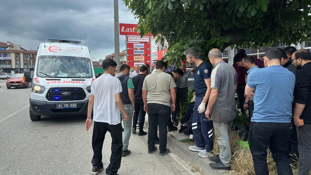 Düzce'de kamyonun açılan dorse kapağının çarptığı bisikletli yaralandı
