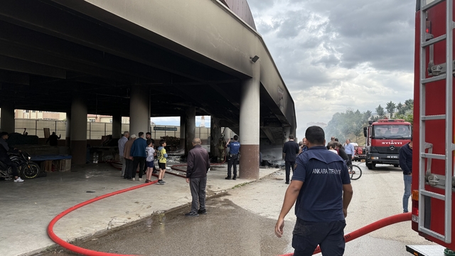 Ankara'da halk pazarında çıkan yangın söndürüldü