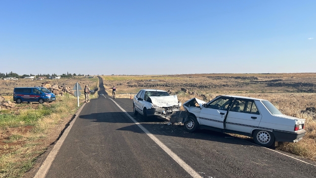Şanlıurfa'da iki otomobilin çarpıştığı kazada 7 kişi yaralandı