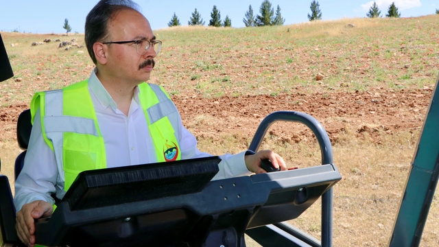 Siirt Valisi Kızılkaya, kırsaldaki asfalt çalışmalarını inceledi