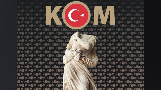 Edirne'de otomobilin bagajında neoklasik döneme ait kadın heykeli ele geçirdi