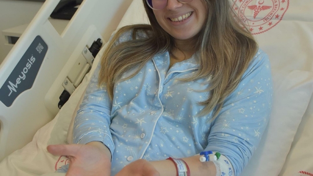 Hiperhidroz hastası üniversiteli Fatma Rabia, sağlığına kavuştu