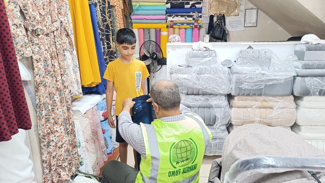 Şanlıurfa'da ihtiyaç sahibi 100 kişiye bayramlık kıyafet yardımı
