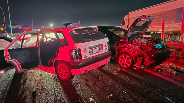 Tekirdağ'da iki otomobilin çarpıştığı kazada 4 kişi yaralandı