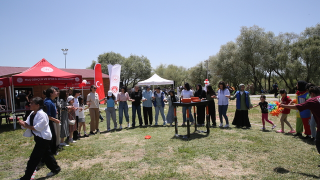 Muş'ta çocuklar Büyük Aile Festivali'nde doyasıya eğlendi