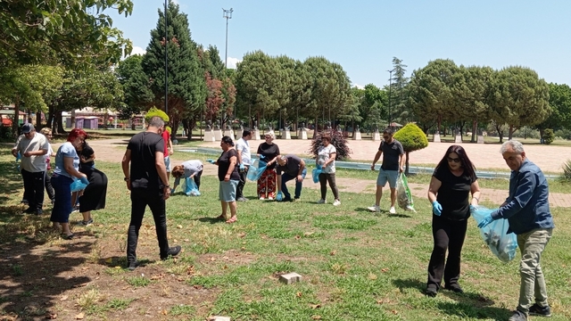 Ceyhan Musiki Sevenler Derneği üyeleri çevre temizliği yaptı