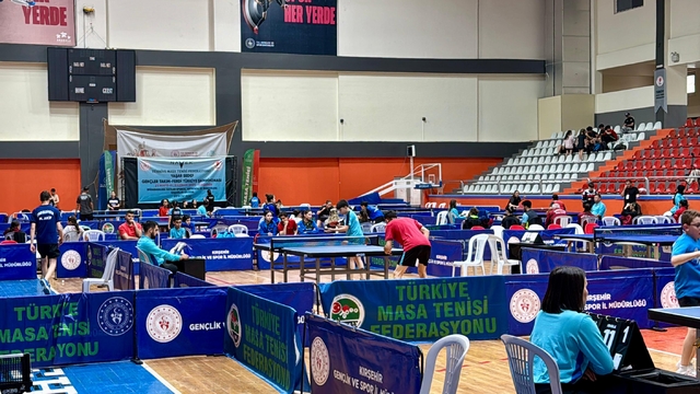 Kırşehir'de düzenlenen Masa Tenisi Gençler Takım-Ferdi Türkiye Şampiyonası sona erdi