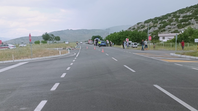 Antalya'da otomobil ile hafif ticari araç çarpıştı: 1 ölü, 3 yaralı