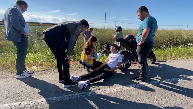 Tekirdağ'da otomobille çarpışan motosikletteki 2 kişi yaralandı