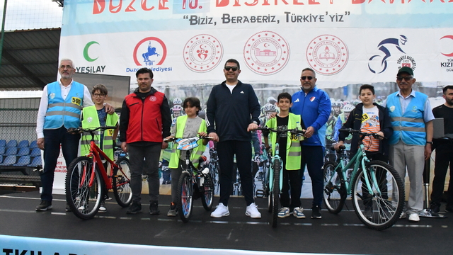 Düzce'de bisikletliler Yeşilay organizasyonunda sağlıklı yaşam için pedal çevirdi