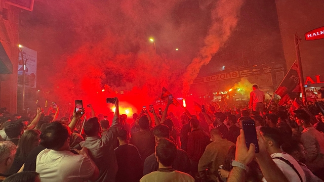 Artı Değer Vanspor'un, Trendyol 1. Lig'e yükselmesi Van'da coşkuyla kutlanıyor