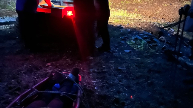 İzmir'de yürüyüş yaparken sakatlanan kişiyi AFAD ekipleri kurtardı