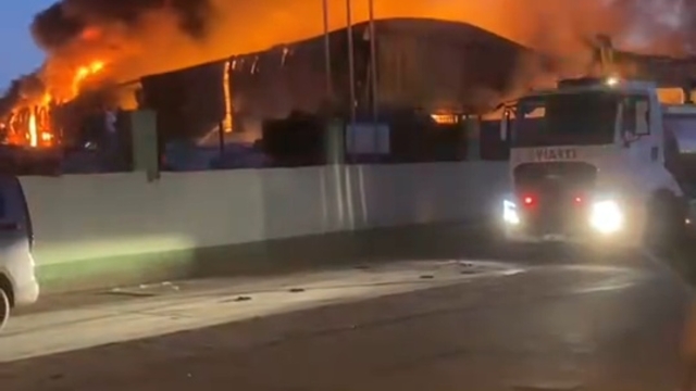 Adana'da geri dönüşüm fabrikasında yangın