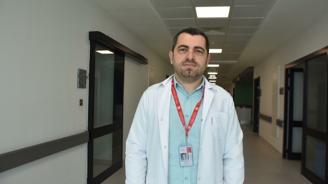 İlacın yan etkisi görülen Parkinson hastalarına beyin pili ameliyatı