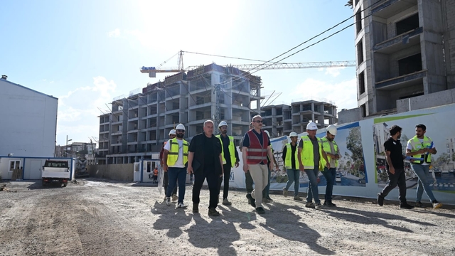 Malatya'da iş yerleri ve deprem konutlarının yapımı sürüyor