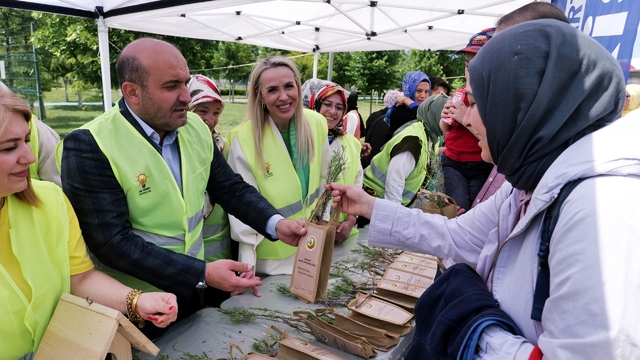 AK Parti Eskişehir teşkilatı Çevre Haftası etkinliği gerçekleştirdi