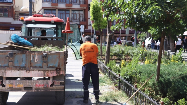 Siirt Belediyesinden temizlik ve peyzaj çalışması
