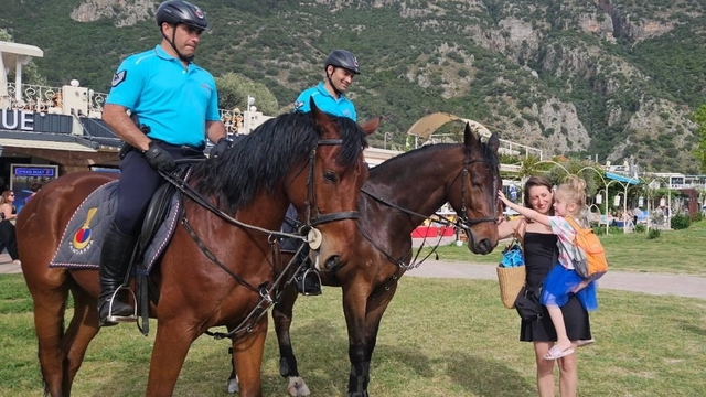 Jandarmanın atlı ekibi Fethiye'de görev başında