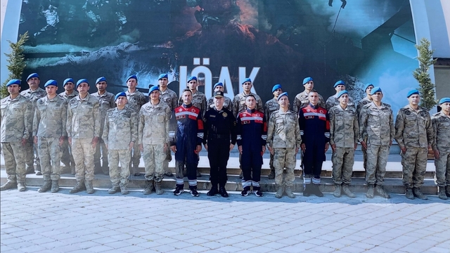 Trabzon'da itfaiye ekiplerine "kurbağa adam" eğitimi verildi