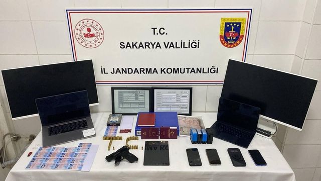 Sakarya'da "resmi belgede sahtecilik" soruşturmasında 2 şüpheli tutuklandı