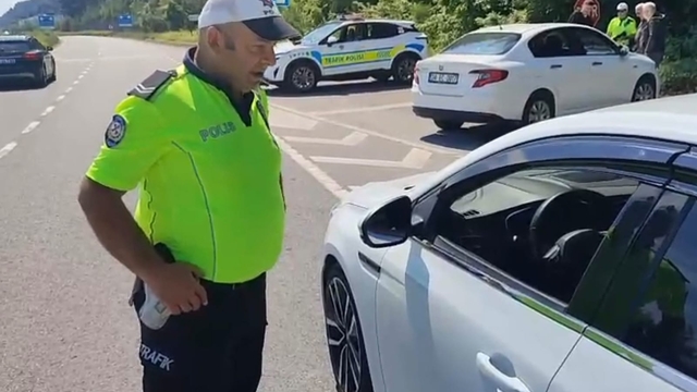 Yakakent'te Kurban Bayramı öncesi trafik ekipleri sürücüleri bilgilendirdi