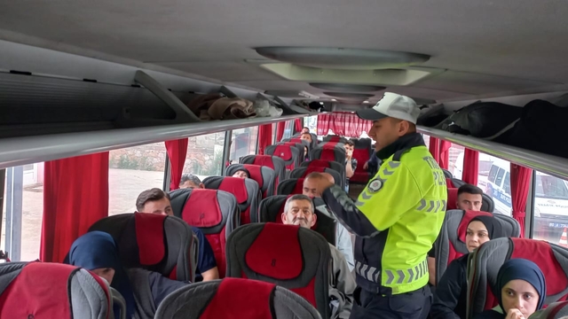 Artova'da trafik polisleri denetim yaptı