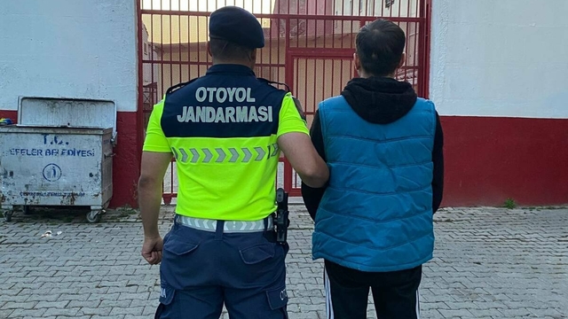 Terör örgütü üyesi, kaçak göçmenlerle birlikte yakalandı