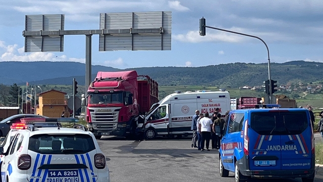 Başsavcının bulunduğu ambulans, kazaya karıştı; 8 yaralı