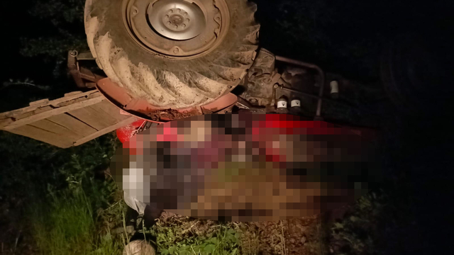 Sivas'ta devrilen traktördeki çift, öldü