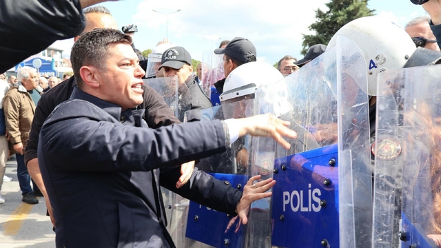 Polise saldırdığı öne sürülen Marmaris Belediye Başkanı Ünlü'ye dava